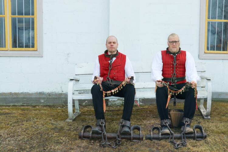 MäsäDuo viihdyttää Nuukuren viikolla.